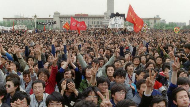 Protestující Číňané v dubnu 1989 na náměstí Nebeského klidu v Pekingu