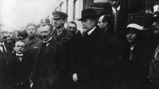 První československý prezident Tomáš Garrigue Masaryk po svém příjezdu do Prahy na Wilsonovo nádraží