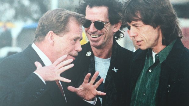 Někdejší prezident Václav Havel a členové kapely Rolling Stones Keith Richards a Mick Jagger