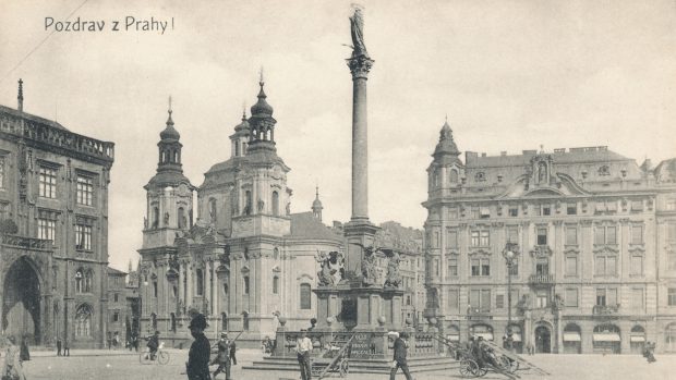 Staroměstské náměstí s Mariánským sloupem (archivní foto)