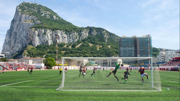 Na Gibraltaru hrají všechny týmy na jednom stadionu. Lincoln Red Imps FC na něm neprohráli 1959 dní v řadě