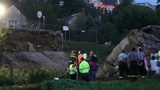 Pod zříceným mostem v září 2014 zemřeli čtyři lidé, další dva byli zranění