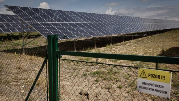 Společnost vlastnící fotovoltaickou elektrárnu Wladimírov musí státu zaplatit 43 milionů korun. Ilustrační foto