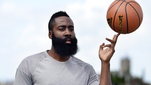 Rozehrávač Houstonu James Harden