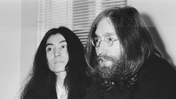 John Lennon a jeho manželka Yoko Ono v květnu 1969