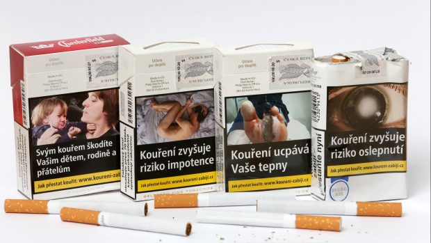 Krabičky cigaret s varováním (ilustrační foto)