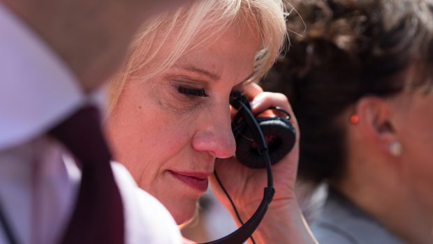 Kellyanne Conwayová (na snímku) patří k nejbližším Trumpovým lidem. Prezidentova syna nejdřív vehementně hájila, podobně jako šéf prezidentské kanceláře Reince Priebus. Vehemence však posléze uvadla, míní Politico.
