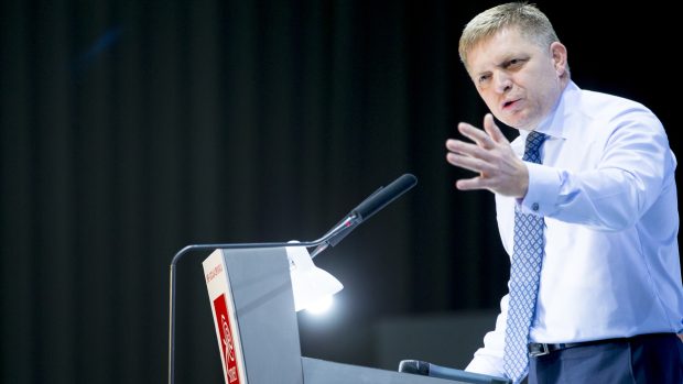 Robert Fico na sjezdu strany Smer v říjnu