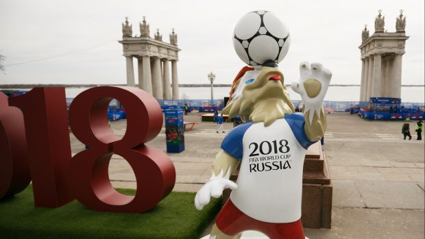 Výstava k mistrovství světa 2018 v ruském Volgogradu. Na snímku je mimo jiné oficiální maskot letošního šampionátu: vlk Zabivaka. „V ruštině to znamená ‚ten, kdo skóruje‘ - velmi přiléhavé jméno pro tohoto vlka, který vyzařuje zábavu, šarm a sebevědomí,“ uvádí se o něm na webových FIFA.