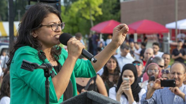 Rashida Tlaibová na předvolebním shromáždění muslimů v Dearbornu ve státě Michigan, kde se uchází o křeslo v Kongresu (29. července 2018).