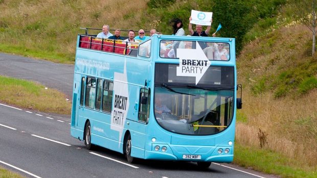 Týden od nástupu Borise Johnsona do úřadu britského premiéra čeká konzervativce první velká zkouška