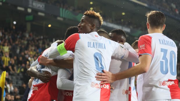 Fotbalisté Slavie Praha slaví výhru v Istanbulu