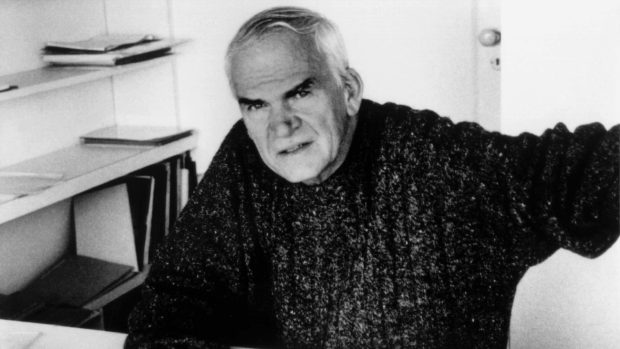 Spisovatel Milan Kundera na fotce z roku 1975