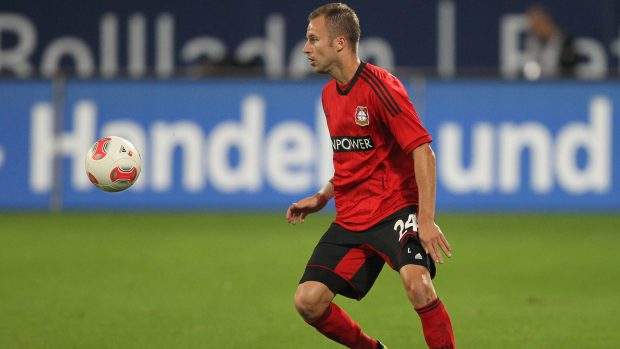 Fotbalista Michal Kadlec v dresu Leverkusenu z roku 2012 (archivní foto)