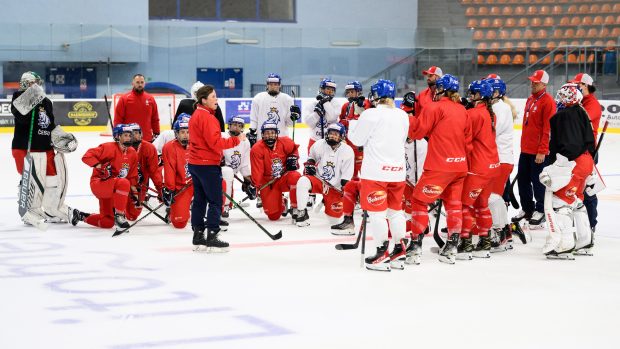 Ženská hokejová reprezentace na tréninku