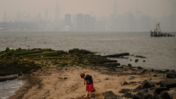 Znečistěné ovzduší New Yorku způsobené požáry v Québecu