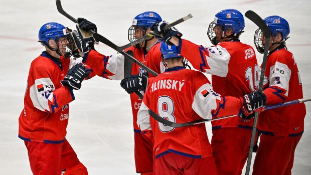 Čeští hokejisté porazili v semifinále Hlinka Gretzky Cupu hráčů do 18 let v Břeclavi Finsko 8:2 a po šesti letech si zahrají finále prestižního turnaje