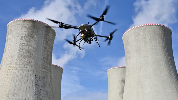 Elektrárna Dukovany zatím průnik dronů řešit nemusela