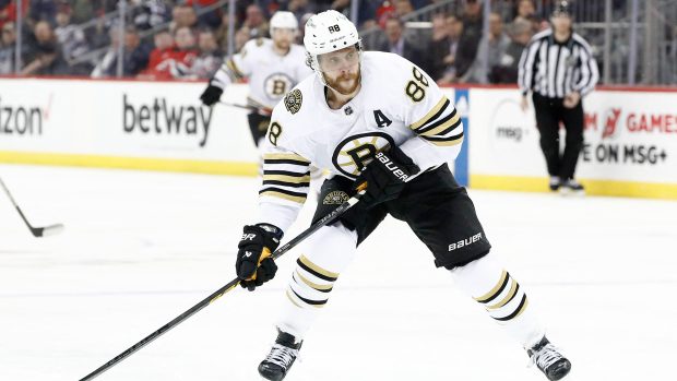 David Pastrňák se po zápase proti NY Islanders posunul na třetí místo ligové produktivity