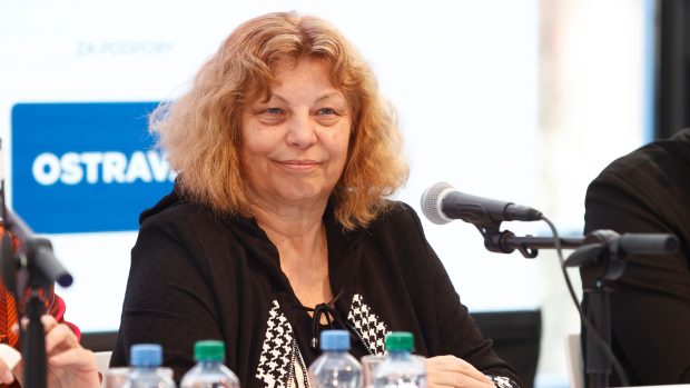 Spoluzakladatelka a umělecká ředitelka mezinárodního hudebního festivalu Colours of Ostrava Zlata Holušová na tiskové konferenci v březnu 2024