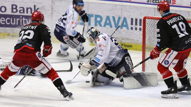 Hokejisté Hradce Králové ve třetím zápase předkola play off proti Vítkovicím. Východočeši vyhráli 3:1 a po vítězství 3:0 v sérii postupují do čtvrtfinále