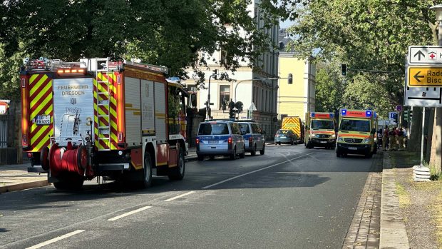 Nedaleko centra Drážďan udeřil blesk. Vyžádal si deset raněných, dva z nich museli záchranáři oživovat