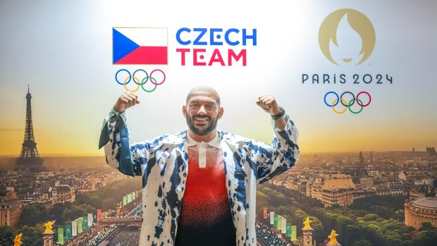Zápasník Artur Omarov nafasoval olympijské oblečení, ale kvůli zranění se v Paříži nepředstaví