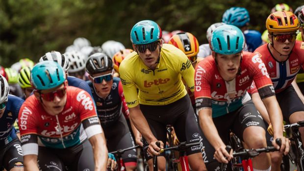 Peloton závodníků během West Bohemia Tour 2024