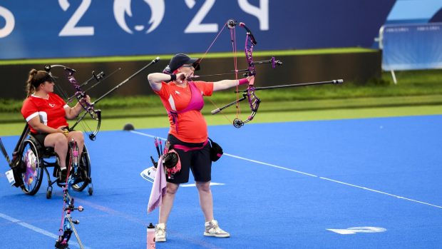 Britská lukostřelkyně Jodie Grinhamová se stala první těhotnou medailistkou na paralympijských hrách v historii