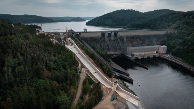 Orlická přehrada na snímku z roku 2024