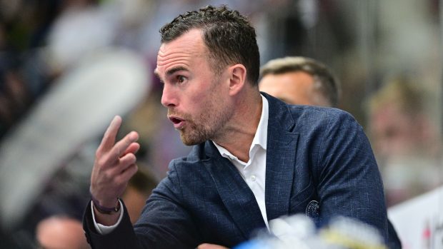 Trenér Filip Pešán  na lavičce Liberce