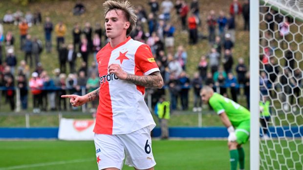 Conrad Wallem ze Slavie se raduje z gólu