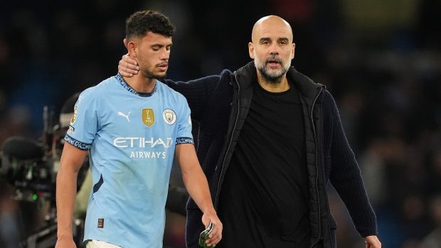 Záložník Matheus Nunes a Pep Guardiola