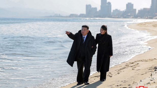 Severokorejský vůdce Kim Čong-un s dcerou Ču-e
