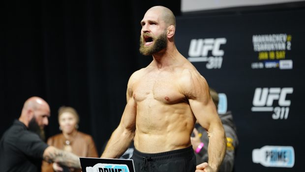 Jiří Procházka při vážení před zápasem UFC 311 s Jamahalem Hillem