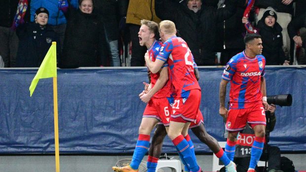 Fotbalisté Viktorie Plzeň slaví gól do sítě Anderlechtu