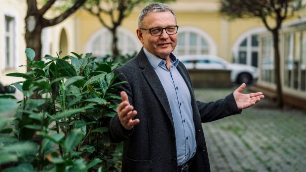 Lubomír Zaorálek. Bývalý ministr zahraničí, který zůstává v SOCDEM, ale ve sněmovních volbách bude hájit barvy hnutí Stačilo! v Moravskoslezském kraji. Je dvojkou na kandidátce za šéfkou komunistů Kateřinou Konečnou