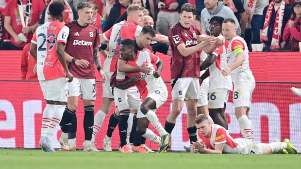 Fotbalisté Slavie vyhráli poslední letošní derby se Spartou díky gólu Oscara Dorleyho