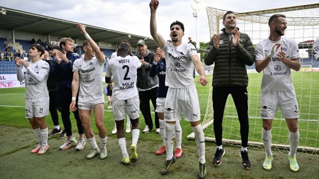 Fotbalisté Slovácka slaví záchranu v nejvyšší soutěži
