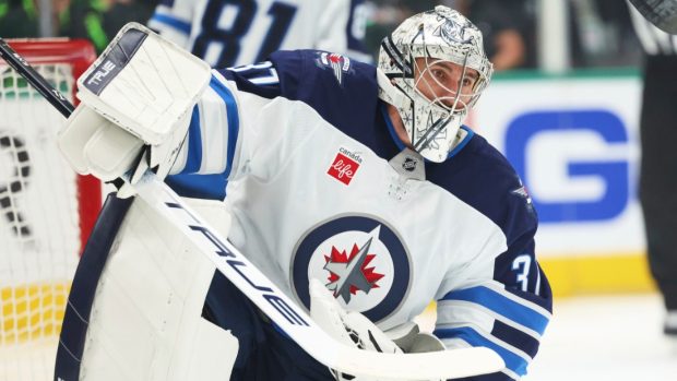 Brankář Connor Hellebuyck