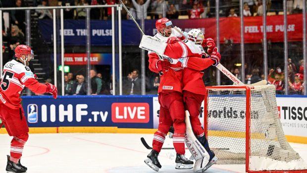 Dánští hokesjité se radují z postupu do semifinále mistrovství světa