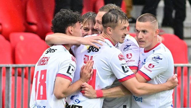 Východočeské derby rozhodli po změně stran góly Jan Kalabiška a Štěpán Míšek