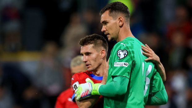 Michal Sadílek s brankářem Matějem Kovářem