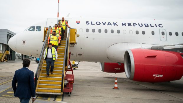 Evakuační let z Ammánu vysazuje lidi na bratislavském letišti