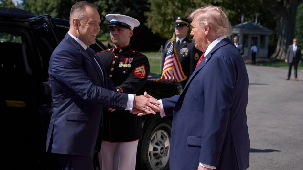 Americký prezident Donald Trump a polský prezident Karol Nawrocki na jednání ve Washingtonu