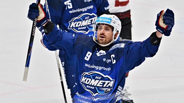 Brněnský kapitán Jakub Flek slaví gól do sítě Sparty