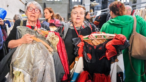Plzeňské Divadlo J. K. Tyla nabídlo do prodeje své nepotřebné divadelní kostýmy