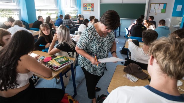 „Doufám, že jsme všichni měli možnost vidět, že výpadky ve školství, které možná na první pohled vypadají, že nenesou s sebou žádné náklady, tak jsou skutečně těmi největšími ztrátami pro společnost,“ řekl ve středu ministr školství Robert Plaga (za ANO) při zahájení školního roku na základní škole v Sadské na Nymbursku.