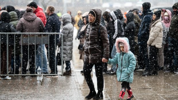 Na cizinecké policii se příchozí lidé musí registrovat do tří dnů po příjezdu