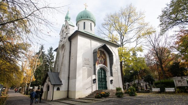 Pravoslavný chrám Zesnutí sv. Bohorodice na Olšanských hřbitovech.